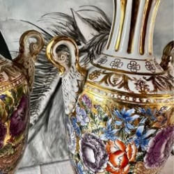 Par de Ânforas e Prato Oriental