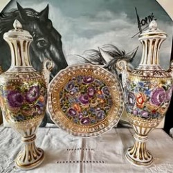 Par de Ânforas e Prato Oriental