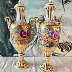 Par de Ânforas e Prato Oriental