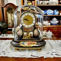 Relógio em Porcelana