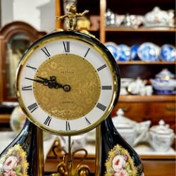 Relógio em Porcelana
