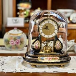 Relógio em Porcelana