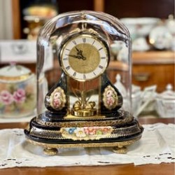 Relógio em Porcelana